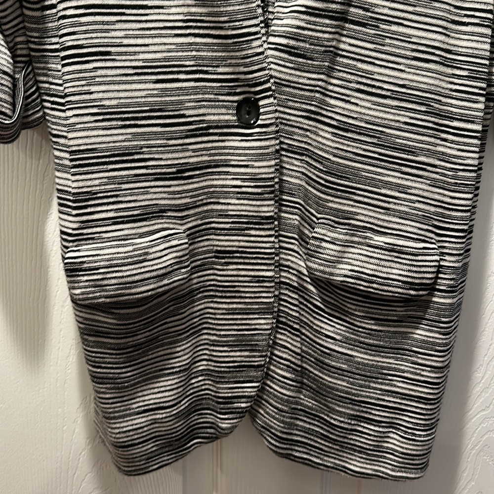 Chicos size 3 black and white stripe shirt sleeve stretch blazer - Picture 3 of 6